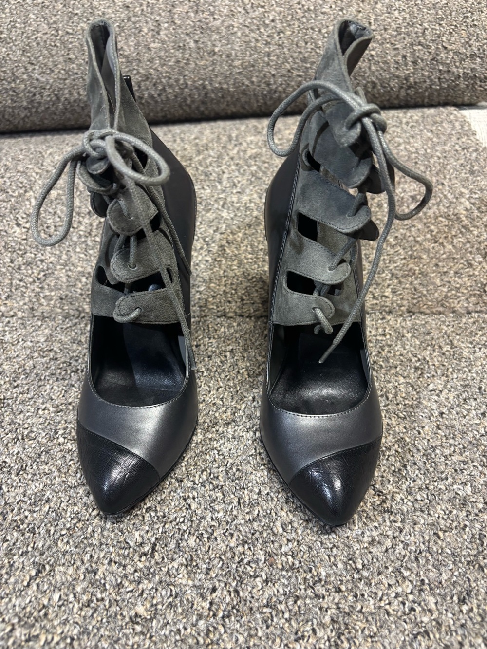 Two-Tone Lace-Up Pointed Heel in Gray and Black